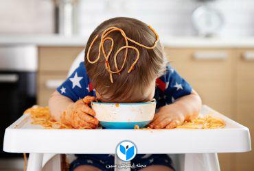 چرا باید به فرزندان خود اجازه دهید موقع غذا خوردن اطراف خود را کثیف کنند